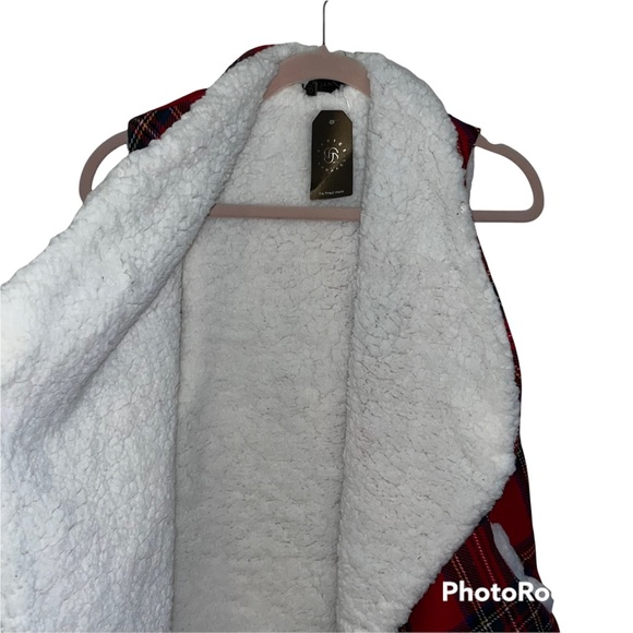NWT Cozy Getaways Sherpa Lined Christmas Plaid open vest - Picture 5 of 6